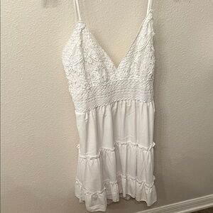 Elegant White Backless Dress